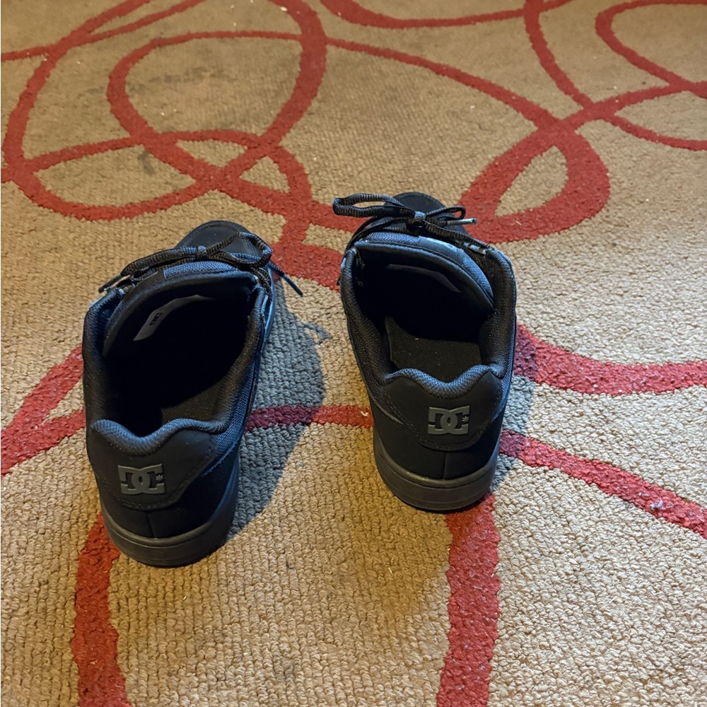 DC Men's Black Skate Sneakers - Picture 3 of 4
